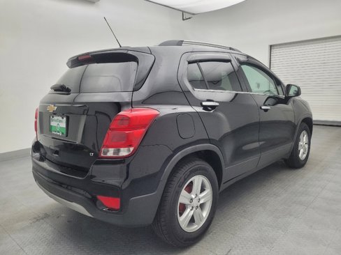 Used 2020 Chevrolet Trax LT w/ Sun & Sound Package image 9