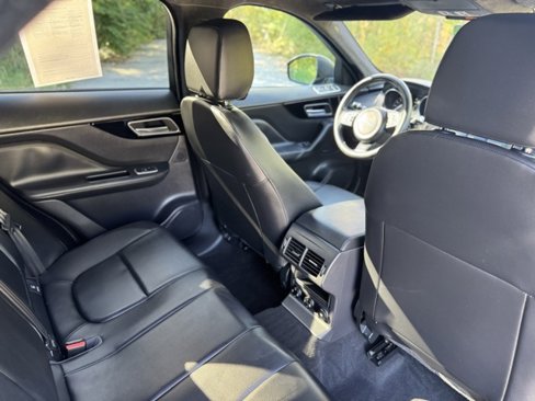 Used 2019 Jaguar F-PACE Premium image 18