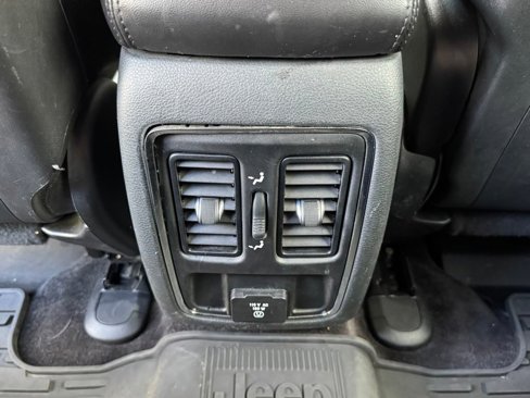 Used 2018 Jeep Grand Cherokee Altitude image 16