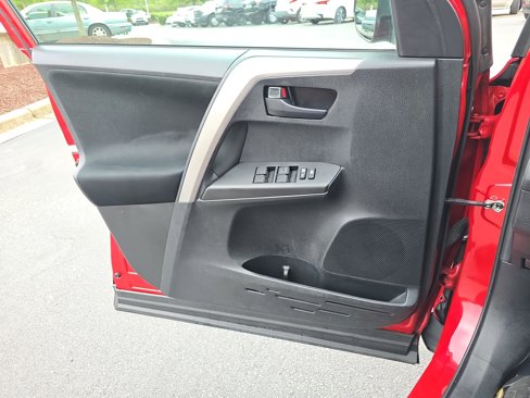 Used 2017 Toyota RAV4 LE image 25