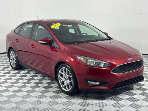 Used 2015 Ford Focus SE w/ Equipment Group 201A image 3