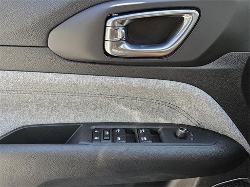 New 2025 Jeep Compass Latitude image 31