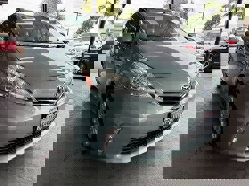 Used 2013 Toyota Prius V Two image 9