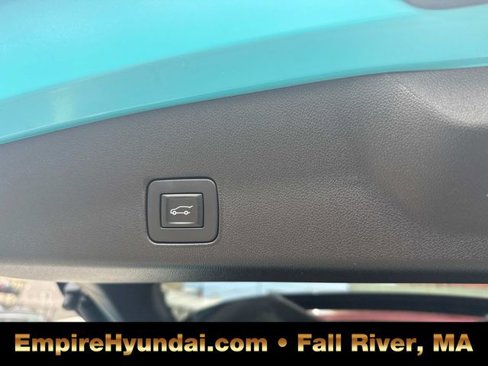Used 2022 Chevrolet TrailBlazer RS w/ Sun and Liftgate Package image 8