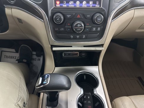 Used 2015 Jeep Grand Cherokee Limited w/ Luxury Group II image 42
