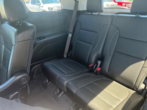 Certified 2023 GMC Acadia SLT image 13