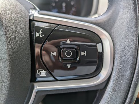Certified 2022 Volvo XC90 T6 Momentum w/ Climate Package image 27
