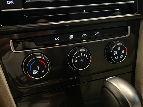 Used 2019 Volkswagen Golf S image 14