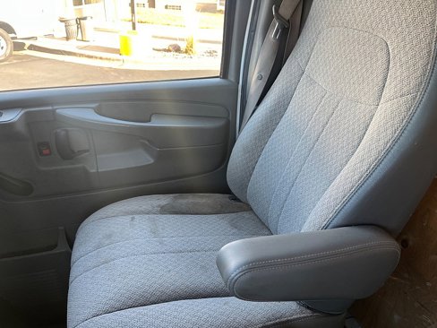 Used 2012 Chevrolet Express 2500 image 29
