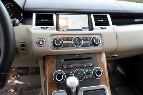 Used 2011 Land Rover Range Rover Sport HSE image 16
