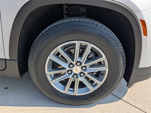 Used 2023 Chevrolet Traverse LT image 10