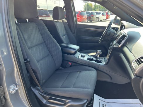 Used 2020 Jeep Grand Cherokee Laredo image 8