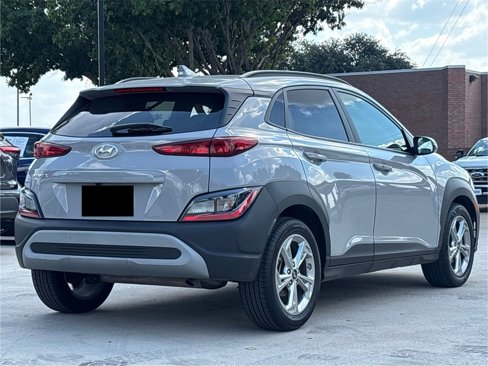 Used 2023 Hyundai Kona SEL image 3