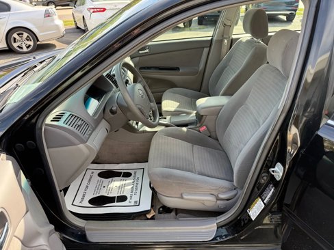 Used 2005 Toyota Camry image 8