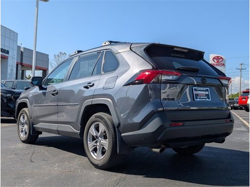 Used 2022 Toyota RAV4 XLE w/ Convenience Package image 5