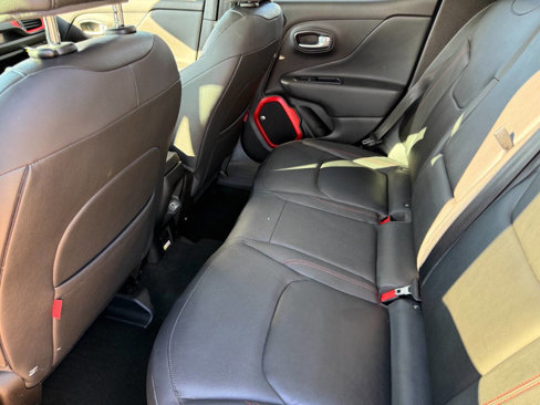 Used 2019 Jeep Renegade Trailhawk image 11
