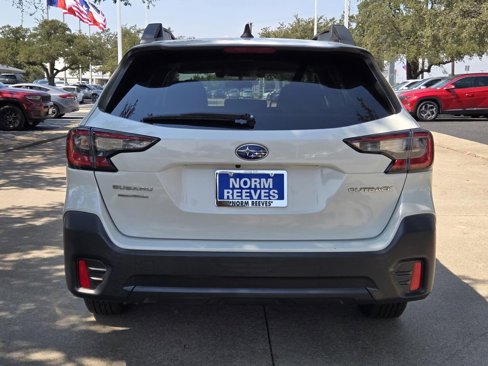 Used 2022 Subaru Outback Premium image 4