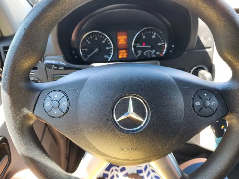 Used 2016 Mercedes-Benz Sprinter 2500 image 27