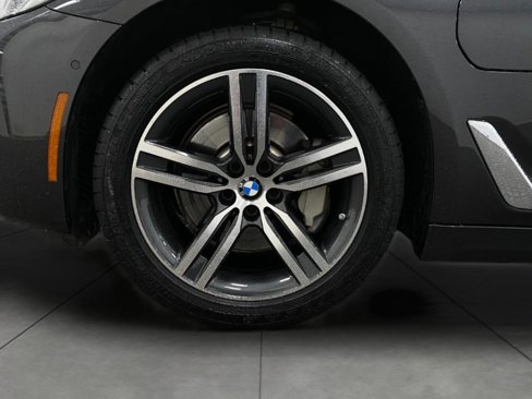 Certified 2021 BMW 530e xDrive w/ Premium Package image 11