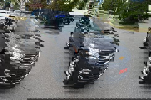 Used 2017 Chevrolet Traverse LT w/ Style and Technology Package image 8