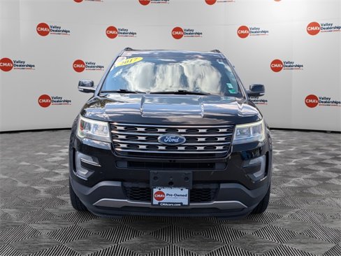 Used 2017 Ford Explorer XLT w/ Equipment Group 202A image 2