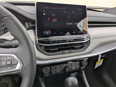 New 2025 Jeep Compass Limited image 27