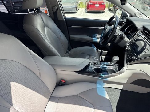 Used 2018 Toyota Camry XSE image 25