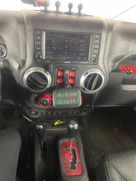 Used 2017 Jeep Wrangler Unlimited Rubicon w/ Connectivity Group image 26