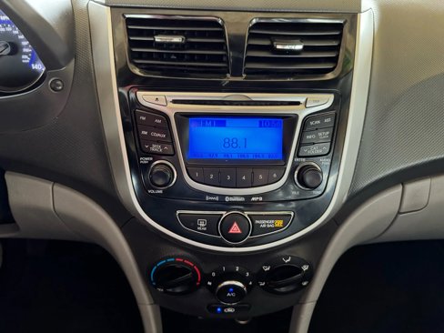 Used 2013 Hyundai Accent SE image 13