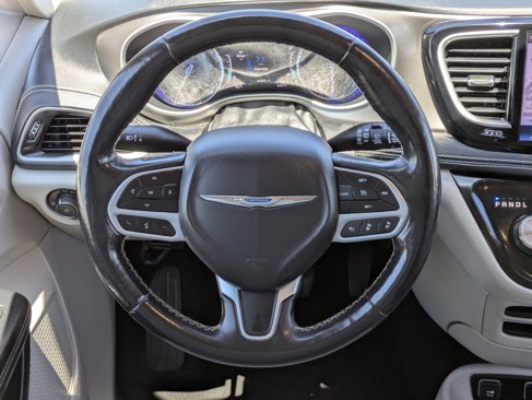 Used 2021 Chrysler Pacifica Touring-L image 23