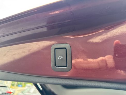 Used 2019 Toyota Highlander XLE image 28