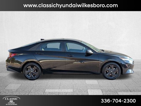 Used 2022 Hyundai Elantra SEL w/ Preferred Accessory Package image 4