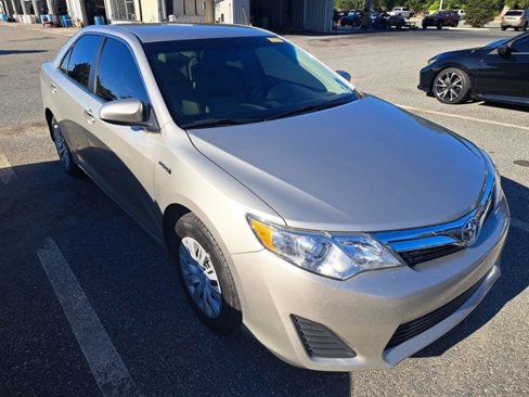 Used 2014 Toyota Camry LE image 2