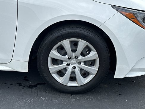 Used 2020 Toyota Corolla LE image 13