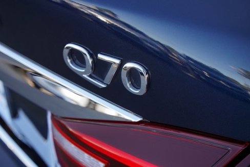 Used 2018 INFINITI Q70 Luxe image 15