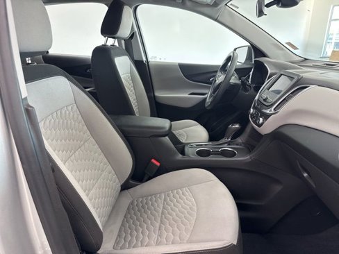 Used 2021 Chevrolet Equinox LS image 24