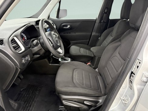 Used 2021 Jeep Renegade Latitude image 10