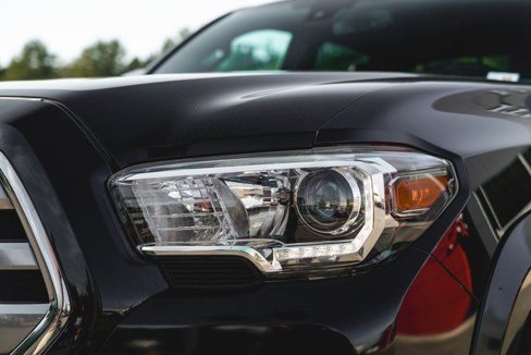 Used 2019 Toyota Tacoma Limited image 3