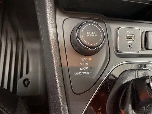Used 2022 Jeep Cherokee Limited w/ Elite Package image 34