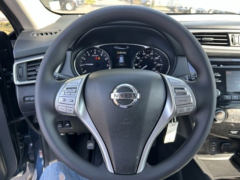 Used 2016 Nissan Rogue S w/ Appearance Package image 12