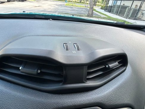 Certified 2021 Jeep Renegade Latitude image 28