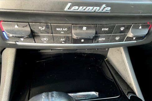 Used 2018 Maserati Levante image 15