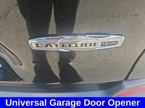 Used 2019 Jeep Cherokee Latitude Plus w/ Comfort/Convenience Group image 11