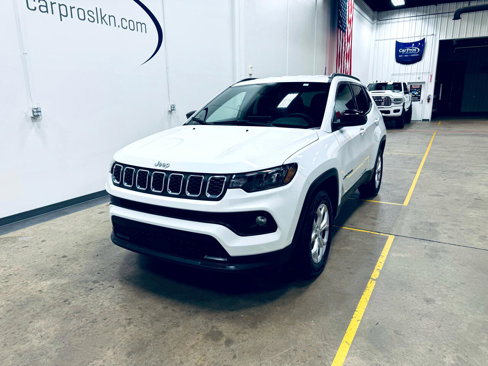 Used 2024 Jeep Compass Latitude image 3
