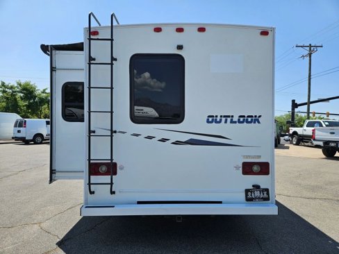 Used 2018 Ford E-450 and Econoline 450 Super Duty w/ Motorhome Prep Package image 7