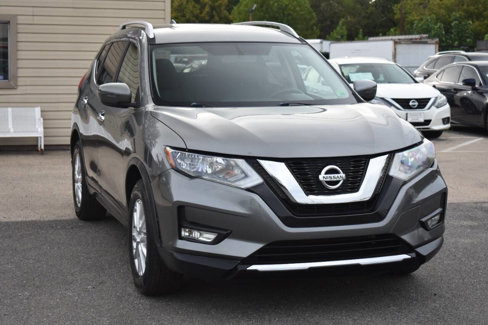 Used 2017 Nissan Rogue SV image 4
