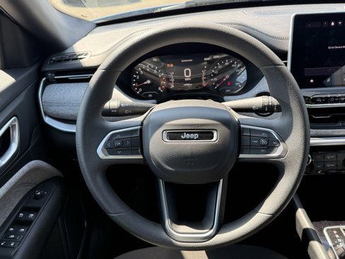 Used 2024 Jeep Compass Sport image 41