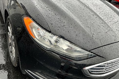 Used 2017 Ford Fusion SE w/ Fusion SE Technology Package image 30