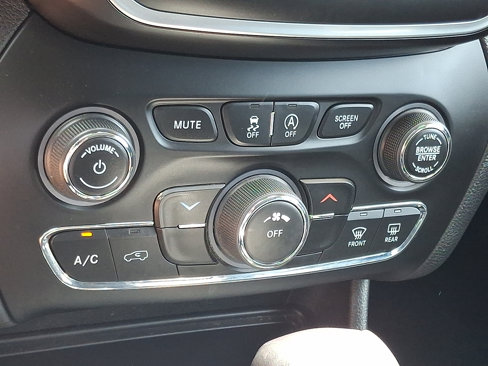 Certified 2019 Jeep Cherokee Latitude Plus image 15