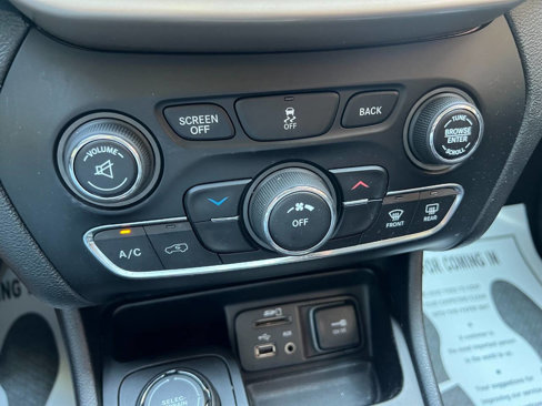 Used 2014 Jeep Cherokee Latitude image 28